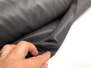 Fastvævet polyester foer - blank gråsort